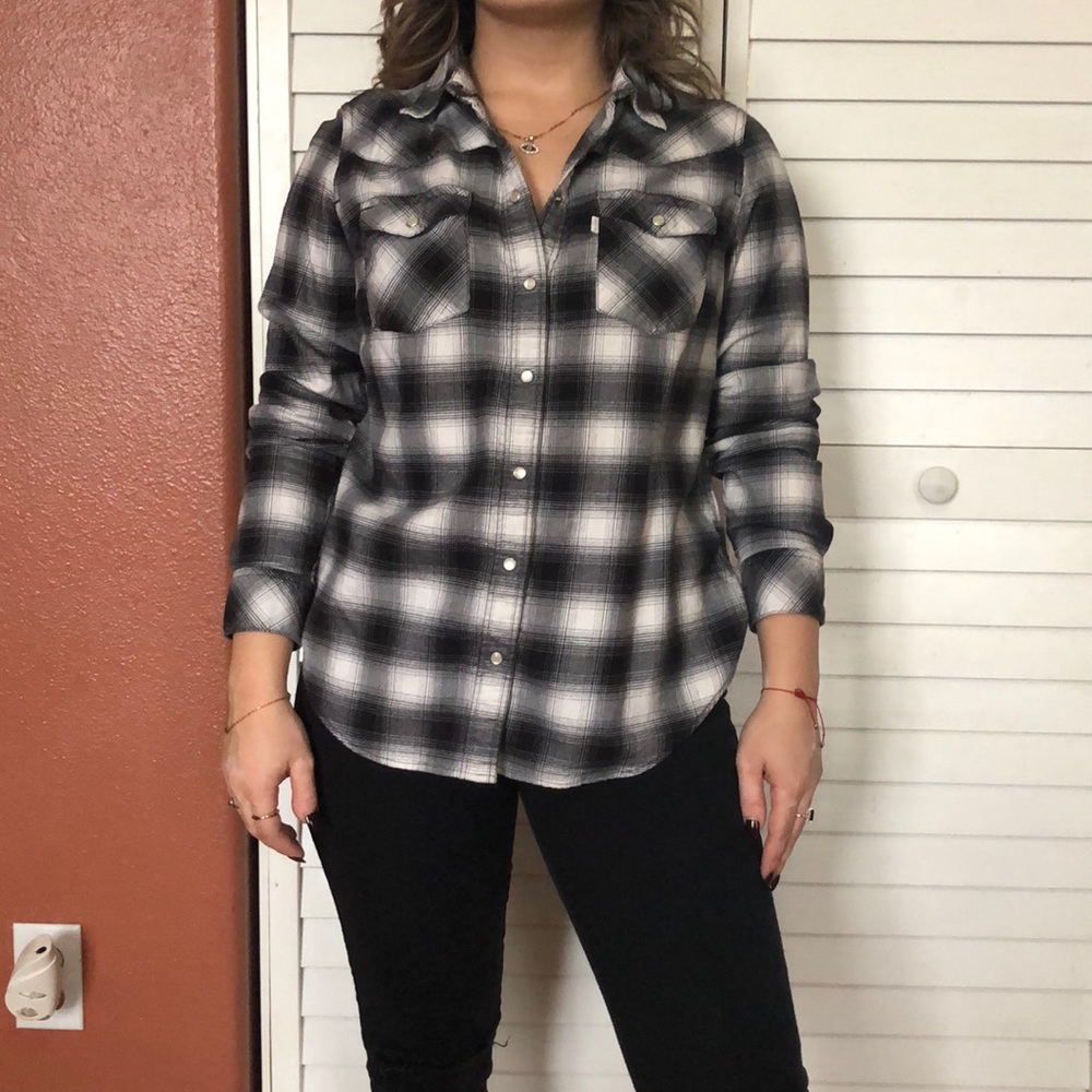 Levi’s women classic fit western flannel